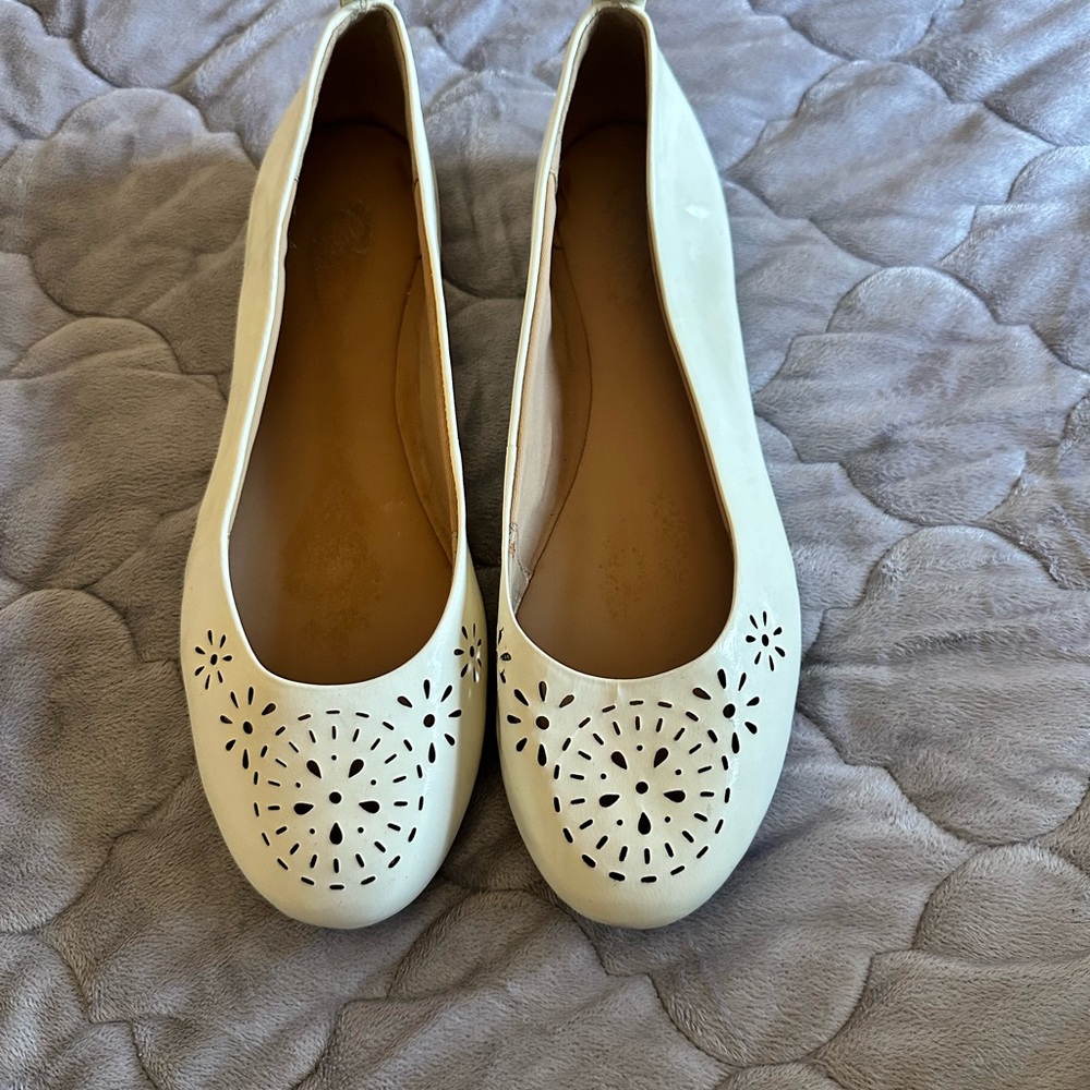Easy Spirit Elegant Cream Ballet Flats New